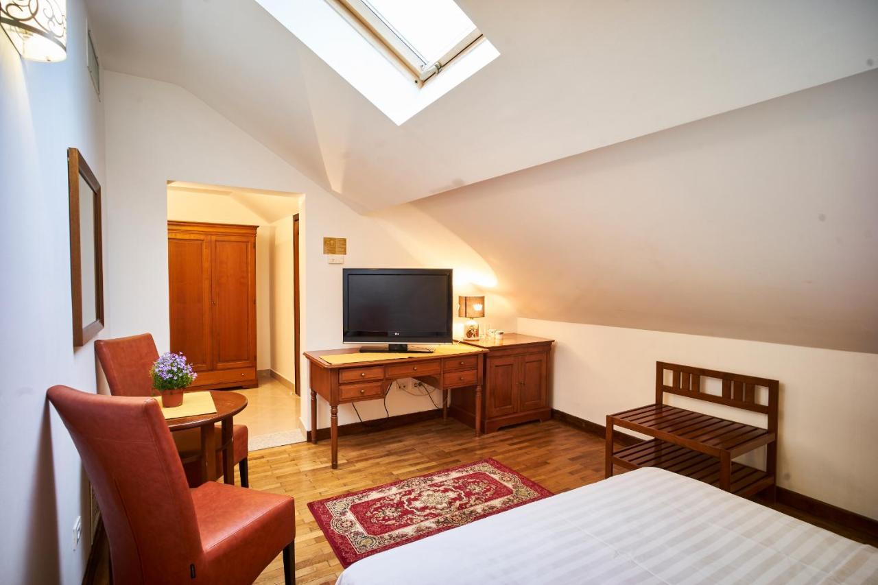 Cozy Attic Room VI Bucarest Extérieur photo